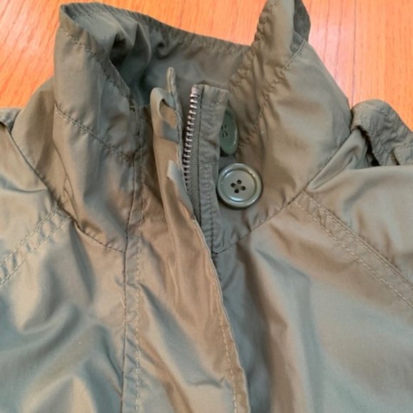 Army Green Windbreaker/Raincoat - Picture 4 of 8